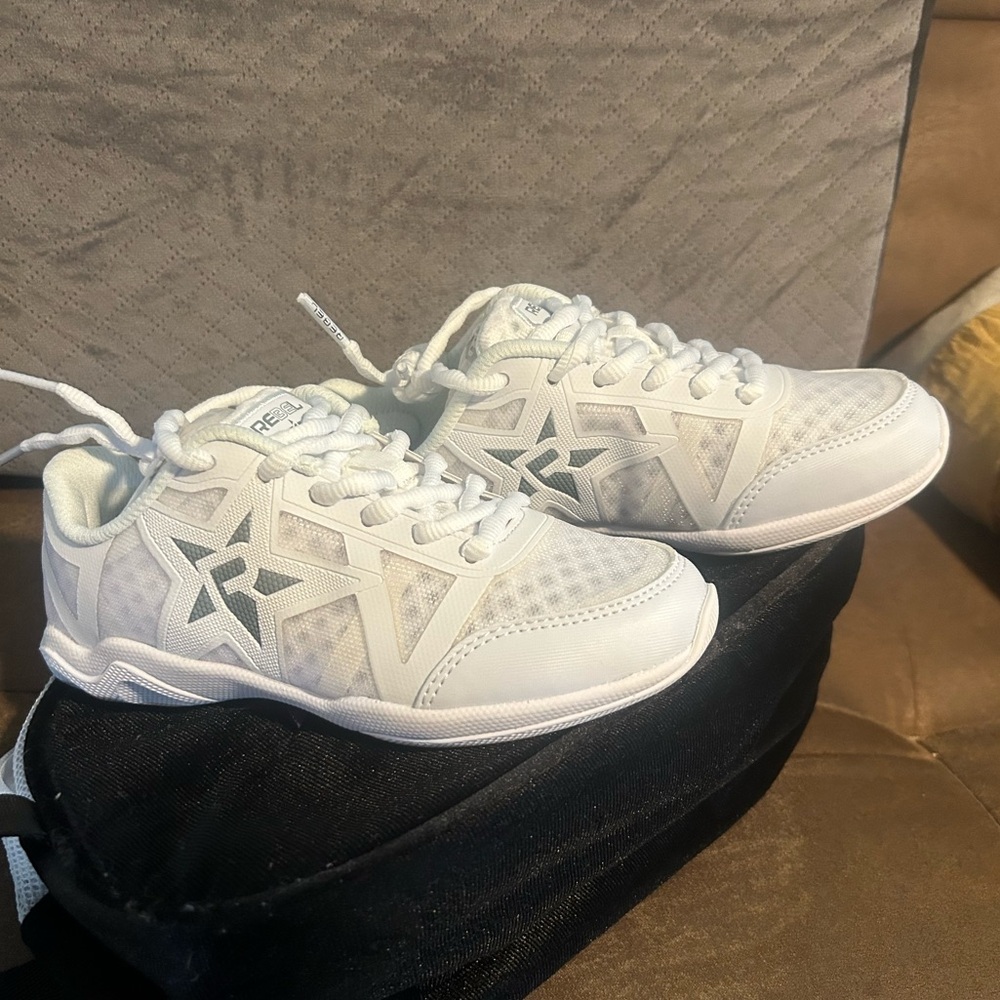 Rebel Athletic Ruthless White Cheer Shoe 👟 Sz 1 Big Kid👧🏻 - Picture 2 of 7
